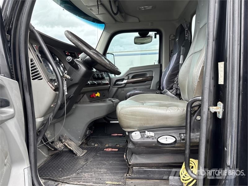 Kenworth T880 Savivarčių priekabų vilkikai