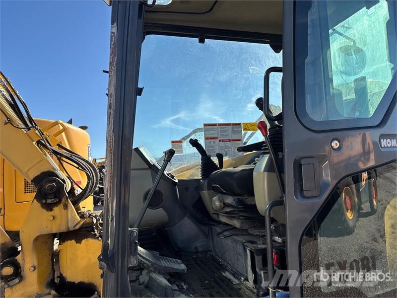 Komatsu 200LC-3 Pásová rýpadla