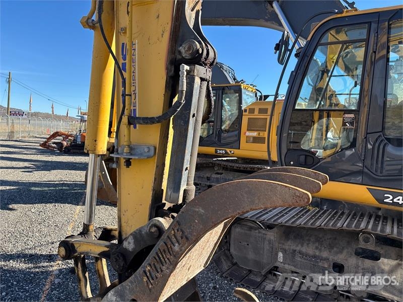 Komatsu 200LC-3 Pásová rýpadla
