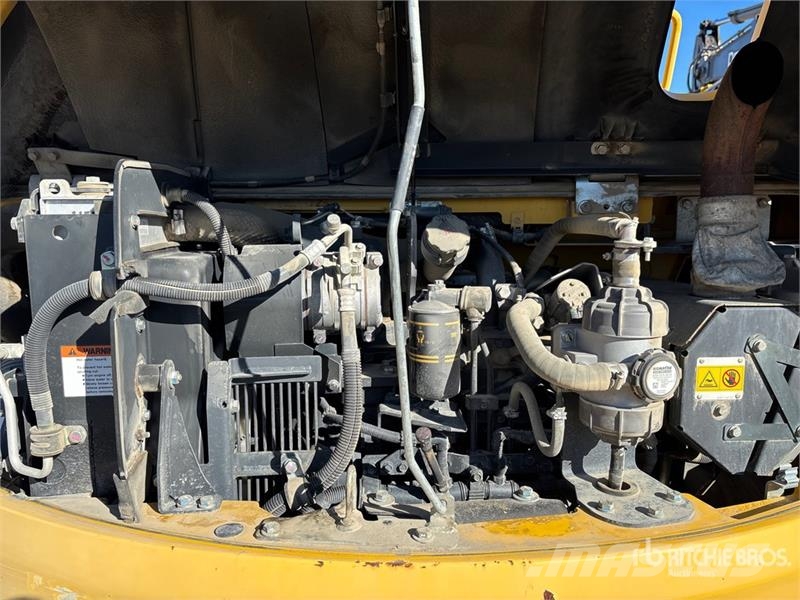 Komatsu 200LC-3 Pásová rýpadla