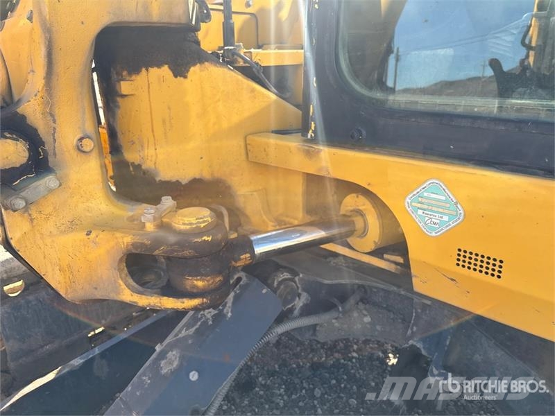 Komatsu 200LC-3 Pásová rýpadla