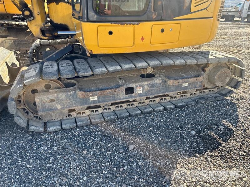 Komatsu 200LC-3 Pásová rýpadla