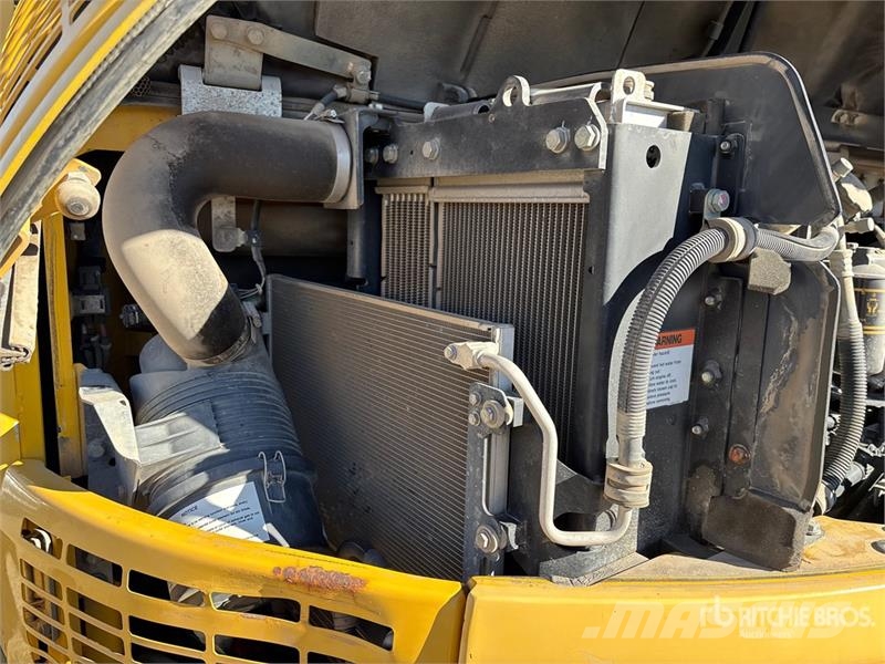 Komatsu 200LC-3 Pásová rýpadla