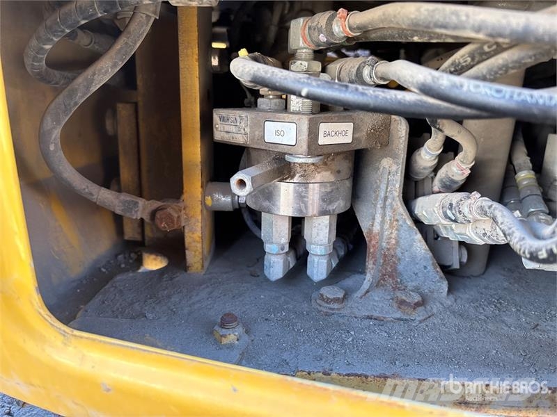 Komatsu 200LC-3 Pásová rýpadla