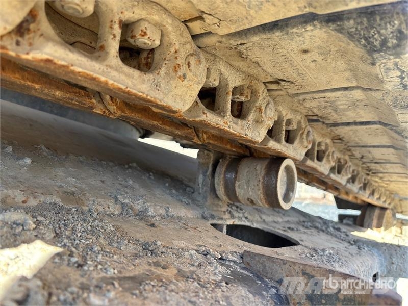 Komatsu 200LC-3 Kāpurķēžu ekskavatori