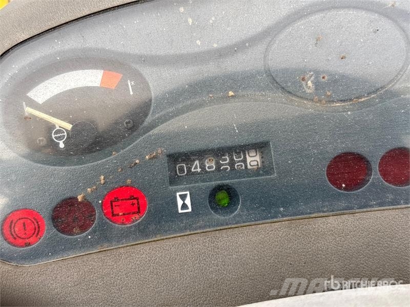 Komatsu E025-14 5000 lb Cushion Tire Forklift Інше
