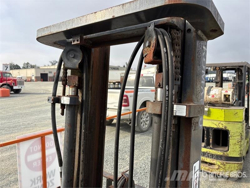 Komatsu E025-14 5000 lb Cushion Tire Forklift Heftrucks overige