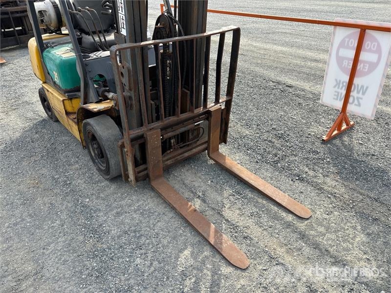 Komatsu FG25T-14 3750 lb Cushion Tire Forklift Šakiniai krautuvai - Kita