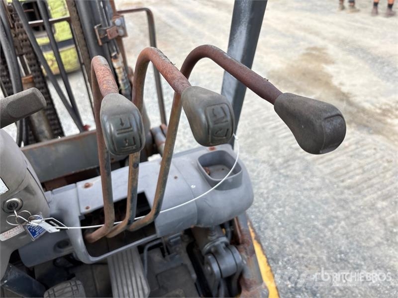 Komatsu FG25T-14 3750 lb Cushion Tire Forklift Šakiniai krautuvai - Kita
