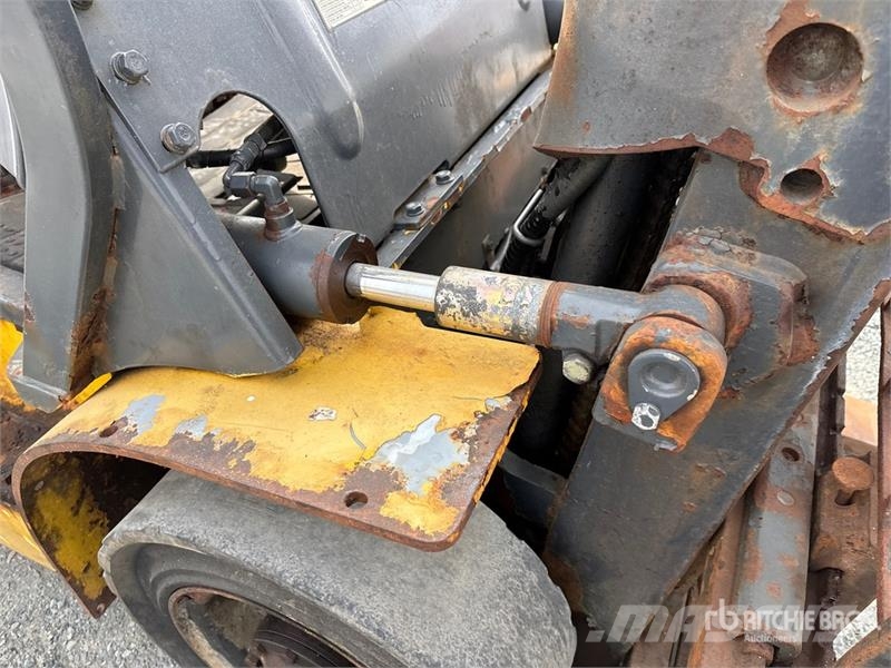 Komatsu FG25T-14 3750 lb Cushion Tire Forklift Šakiniai krautuvai - Kita
