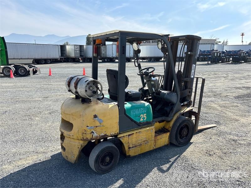Komatsu FG25T-14 3750 lb Cushion Tire Forklift Šakiniai krautuvai - Kita
