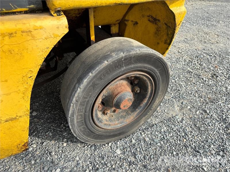 Komatsu FG25T-14 3750 lb Cushion Tire Forklift Šakiniai krautuvai - Kita