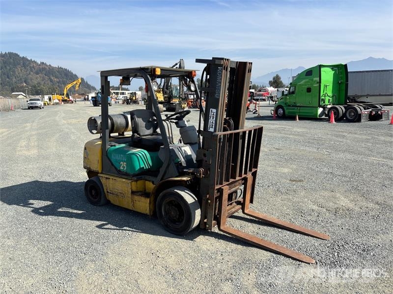 Komatsu FG25T-14 3750 lb Cushion Tire Forklift Šakiniai krautuvai - Kita