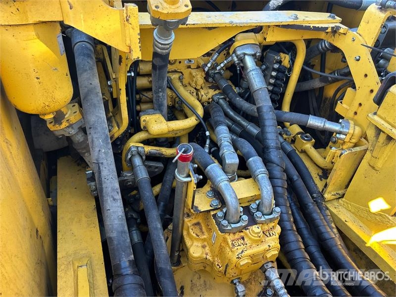 Komatsu PC390-11 Tracked Excavator Crawler excavators