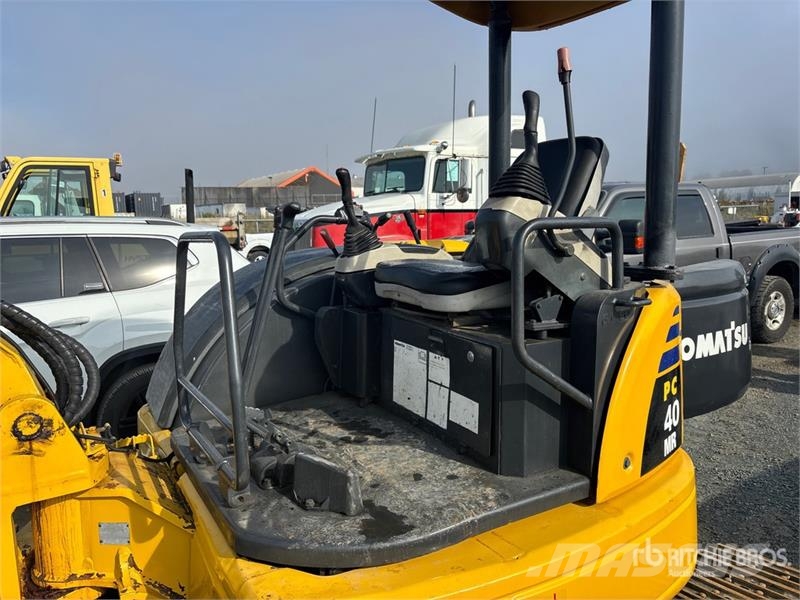 Komatsu PC40MR-2 Tracked Excavator Bagri goseničarji