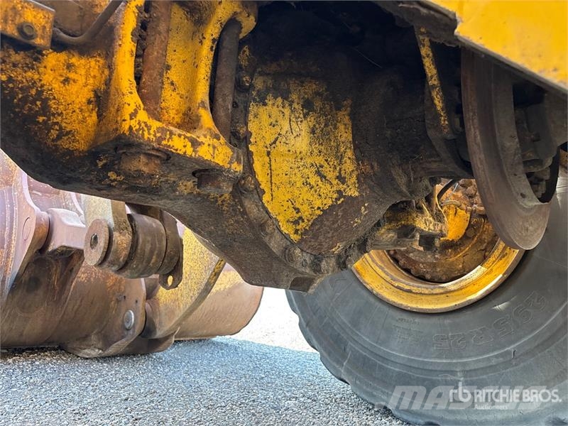 Komatsu WA500-1 Wheel Loader Wielladers