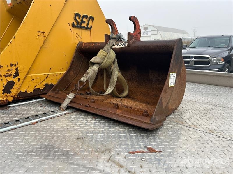 Kubota 32 in Cleanup Excavator Bucket دلاء