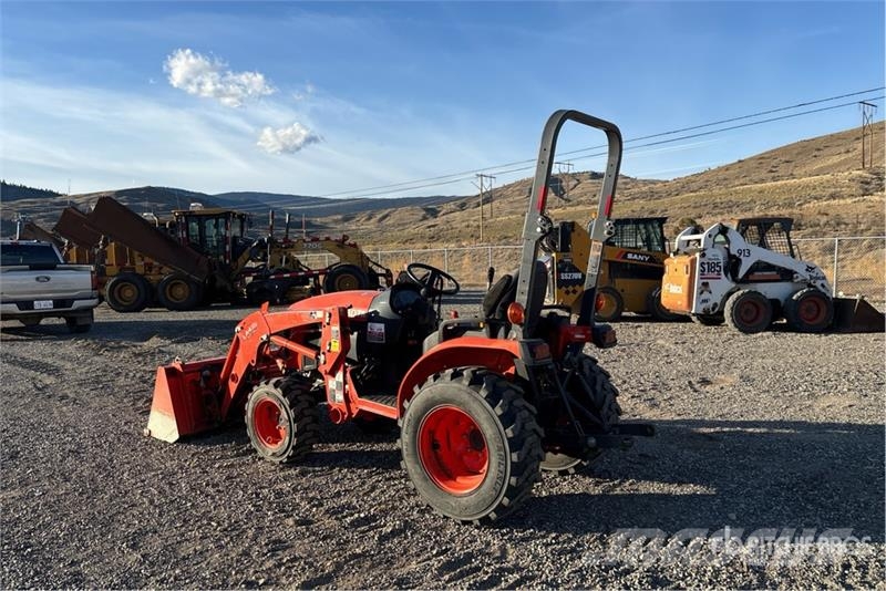 Kubota B2601HSD Manji traktori
