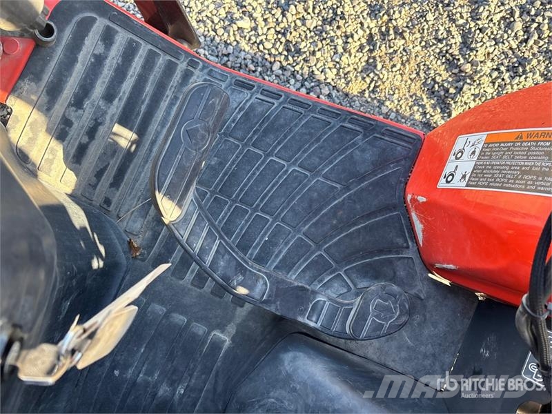 Kubota B2601HSD Manji traktori