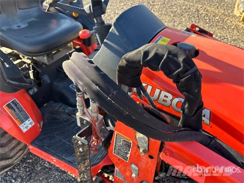 Kubota B2601HSD Manji traktori