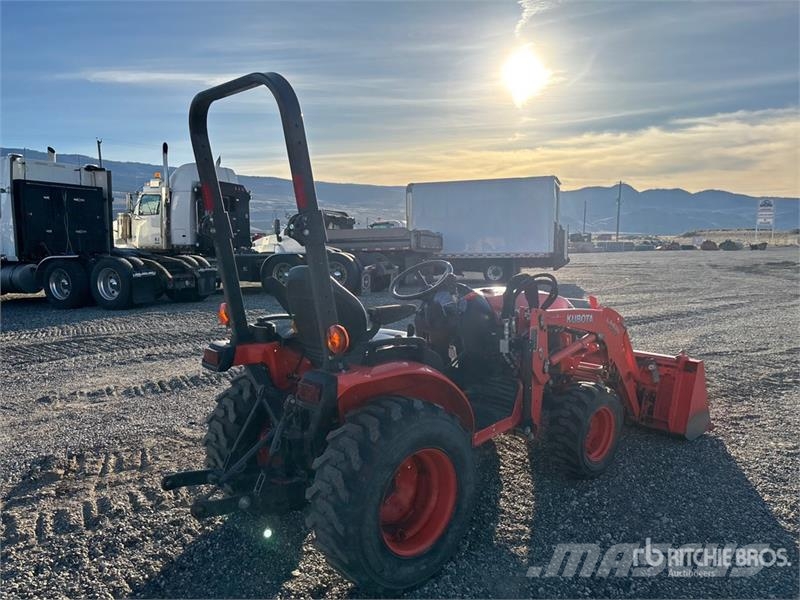 Kubota B2601HSD Manji traktori