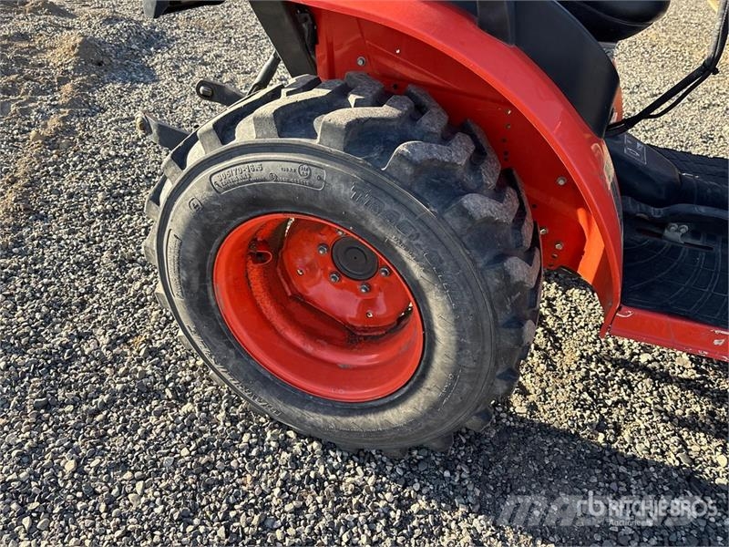 Kubota B2601HSD Manji traktori