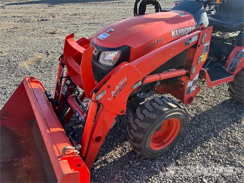 Kubota B2601HSD Compact tractors
