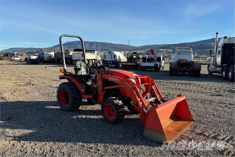Kubota B2601HSD Manji traktori