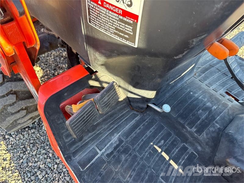 Kubota B2601HSD Manji traktori
