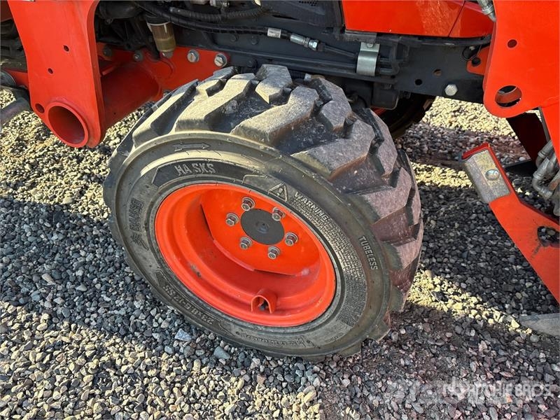 Kubota B2601HSD Manji traktori