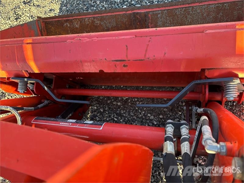 Kubota B2601HSD Manji traktori