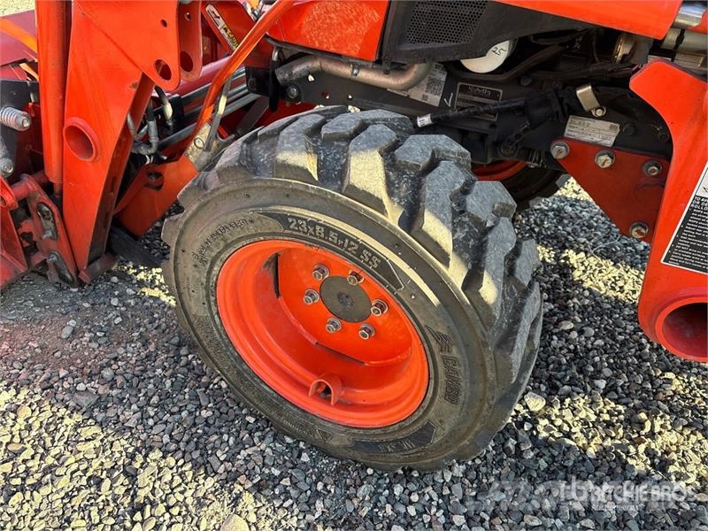 Kubota B2601HSD Manji traktori