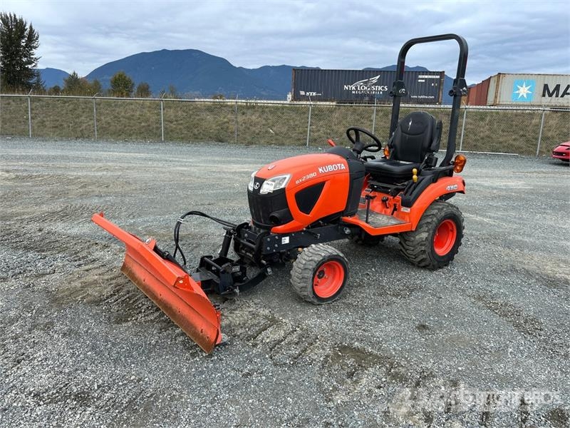 Kubota BX2380 4WD Utility Tractor Manji traktori