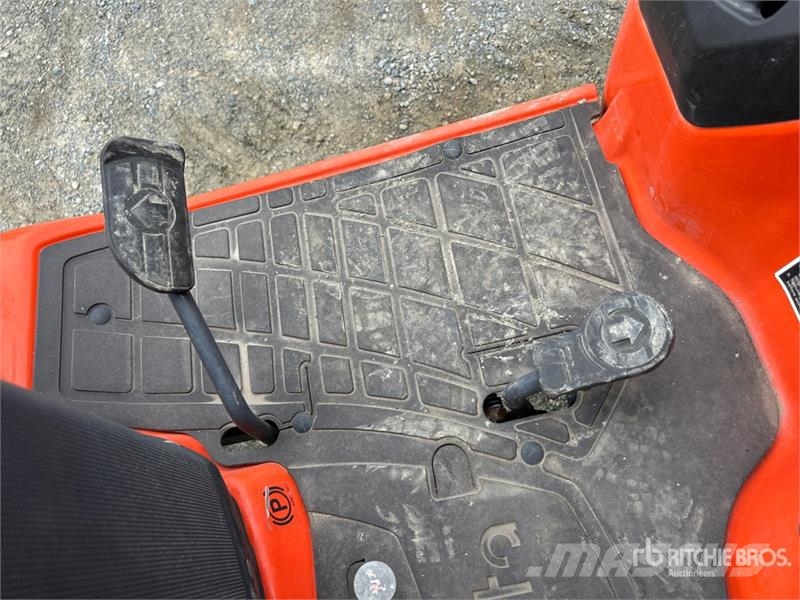 Kubota BX2380 4WD Utility Tractor Manji traktori