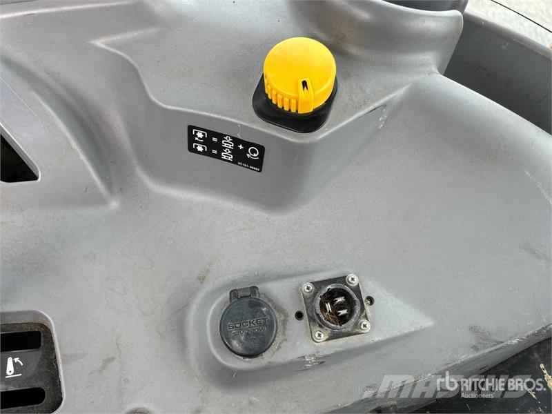 Kubota M4-071 4WD Tractor Traktorok