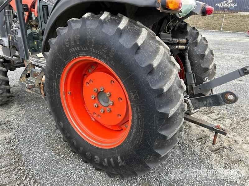 Kubota M4-071 4WD Tractor Traktoren