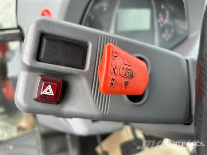 Kubota M4-071 4WD Tractor Traktoren