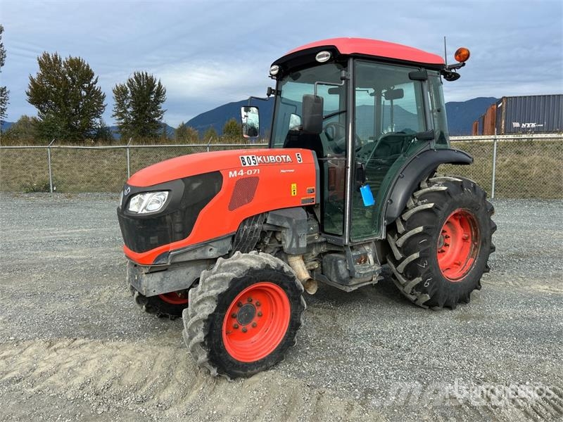 Kubota M4-071 4WD Tractor Traktoren