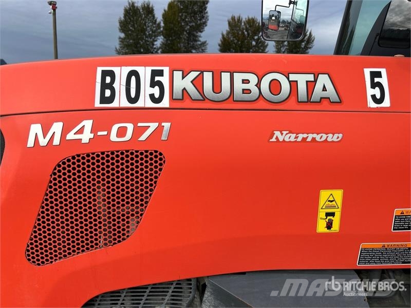 Kubota M4-071 4WD Tractor Traktoren