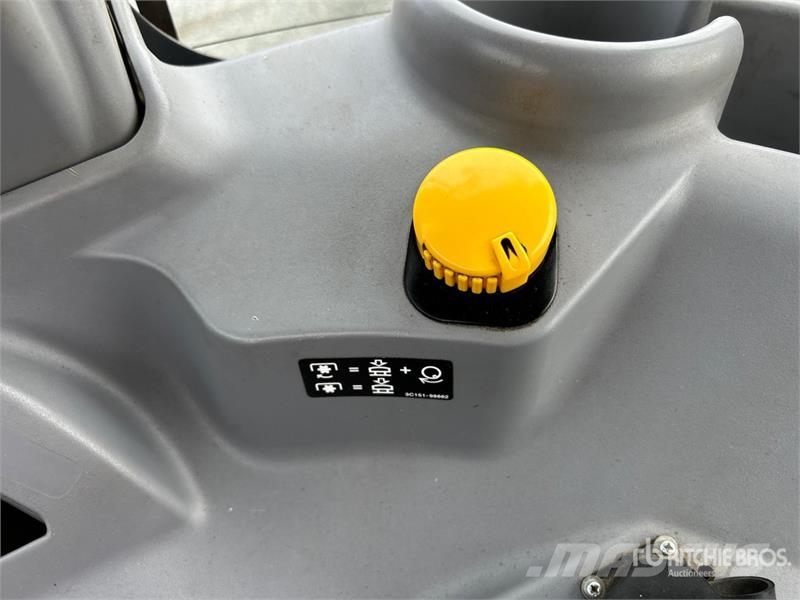 Kubota M4N-071HDCC 4WD Tractor Traktorok