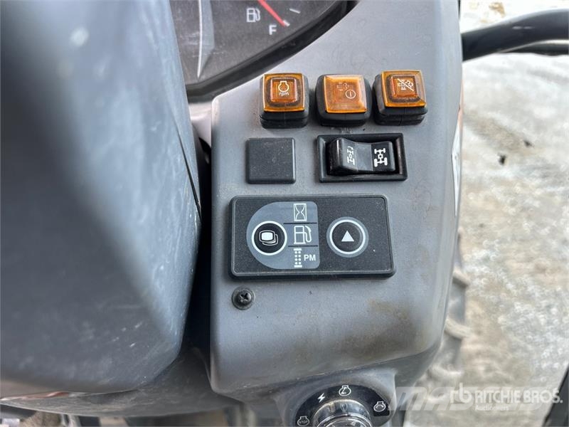 Kubota M4N-071HDCC 4WD Tractor Traktorok