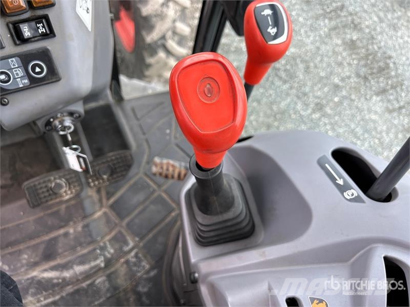 Kubota M4N-071HDCC 4WD Tractor Traktorok