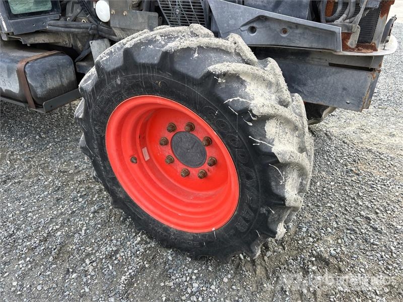 Kubota M4N-071HDCC 4WD Tractor Traktorid