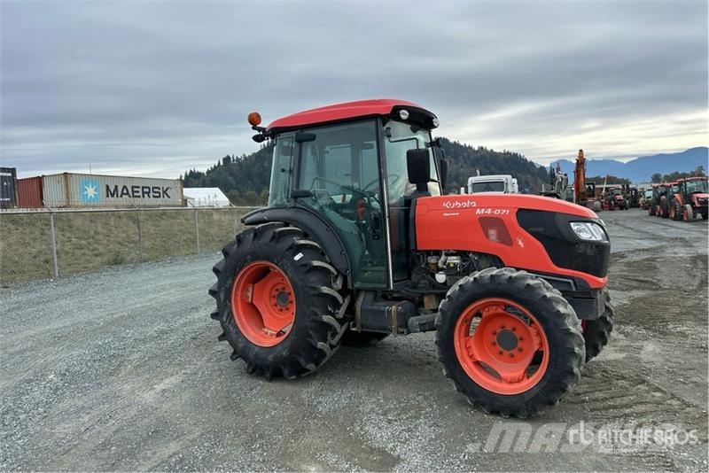 Kubota M4N-071HDCC 4WD Tractor Traktorok