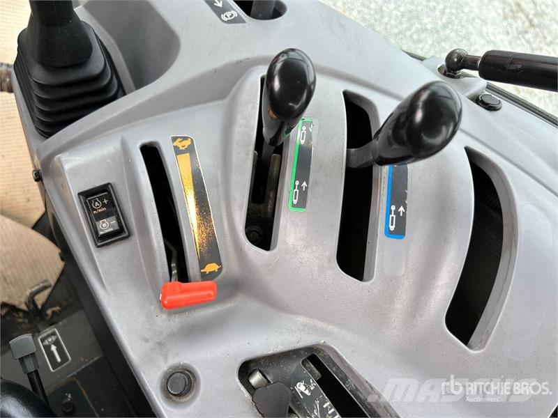 Kubota M4N-071HDCC1 4WD Utility Tractor Manji traktori