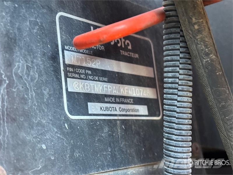 Kubota M7152 Premium 4WD Tractor 트랙터