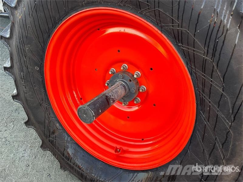 Kubota M7152 Premium 4WD Tractor 트랙터