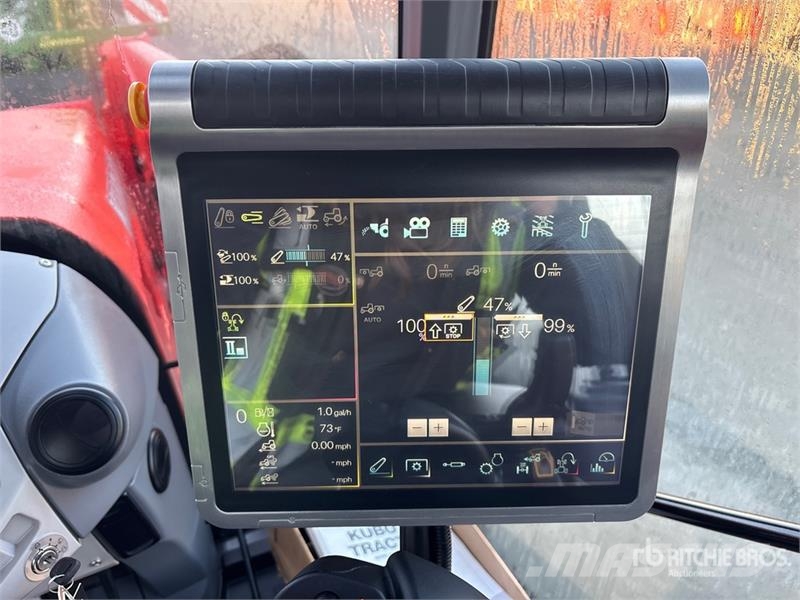 Kubota M7152 Premium 4WD Tractor 트랙터