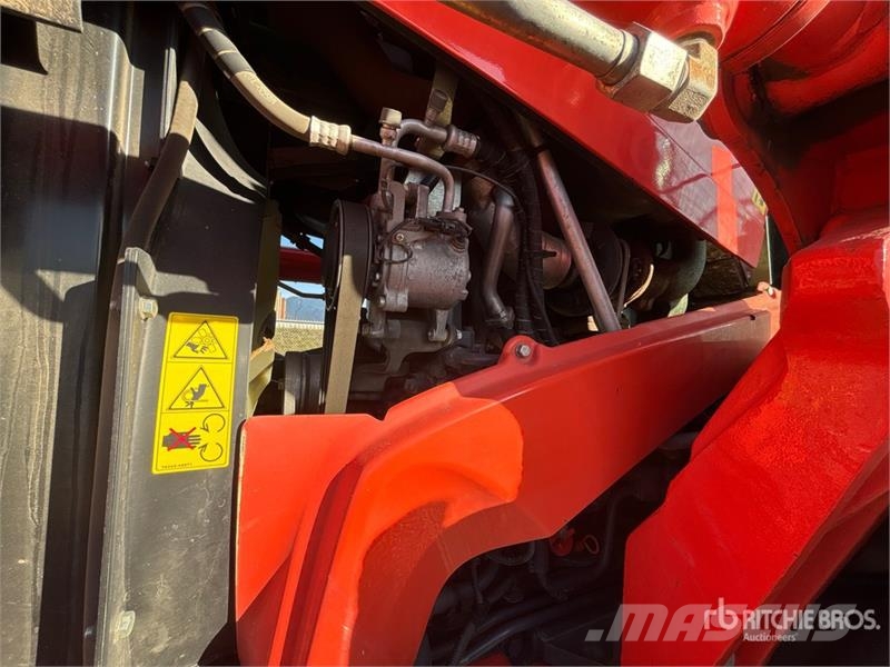 Kubota M7152 Premium 4WD Tractor 트랙터
