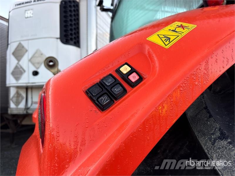 Kubota M7152 Premium 4WD Tractor 트랙터